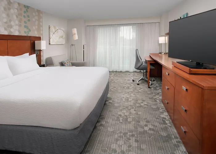 Courtyard By Marriott Ocean Oceanfront