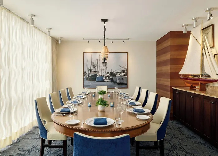 Courtyard By Marriott Ocean Oceanfront 4*